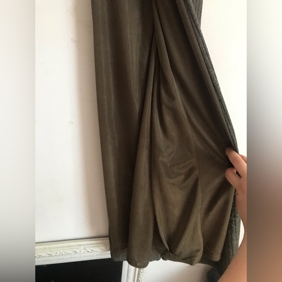 Summer blow out $15!!  Zara olive green 🫒 flowy midi dress - Picture 3 of 10